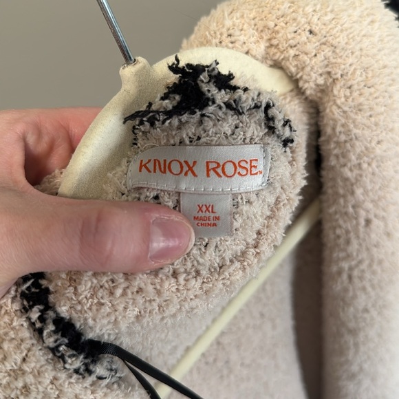 Cozy Black and Cream Women's cardigan - Picture 4 of 8